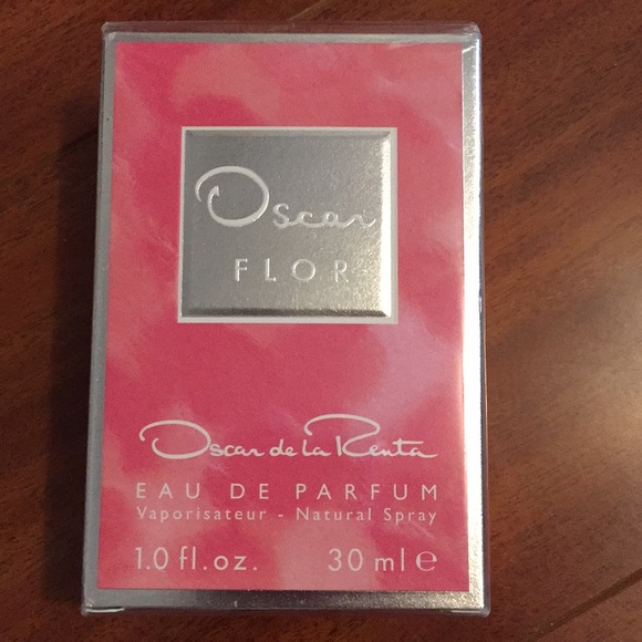Oscar de la Renta perfume. - Picture 1 of 3